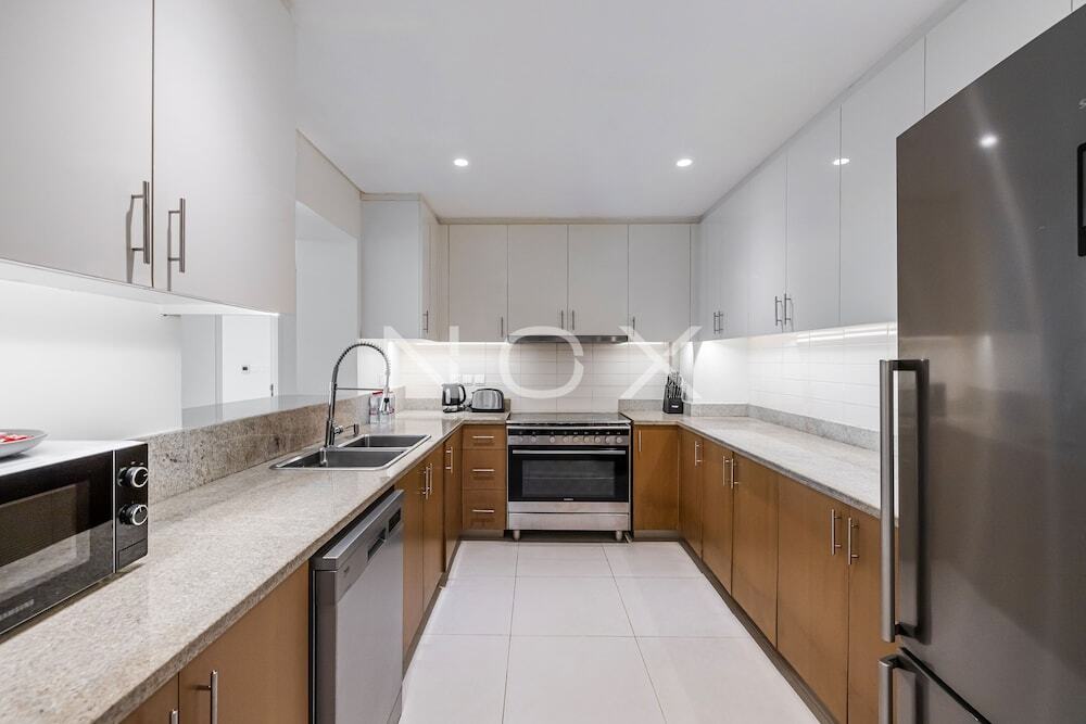 Дубай: Stunning 3BR BLVD Crescent