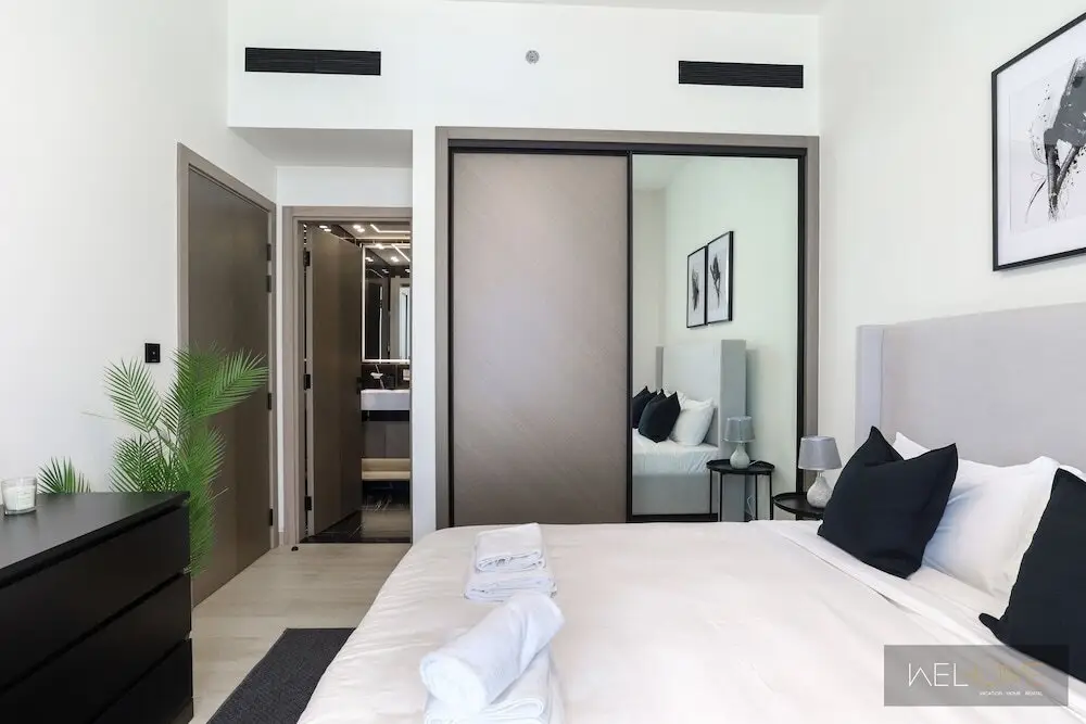 Дубай: WelHome - Dubai Delight: Luxe Living 1BR at Binghatti Luna