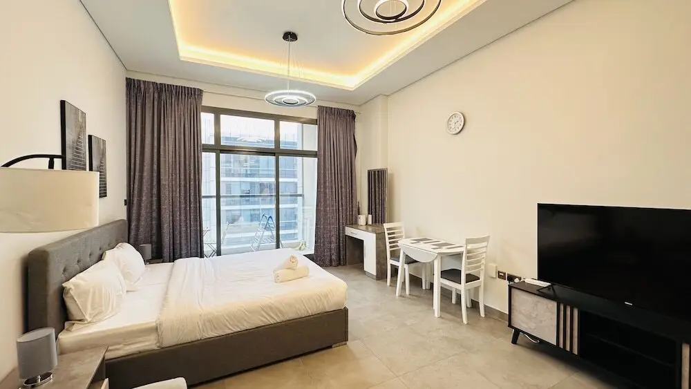 Дубай: Spacious Studio Apartment Burj View with Balcony Free Parking by Belvilla