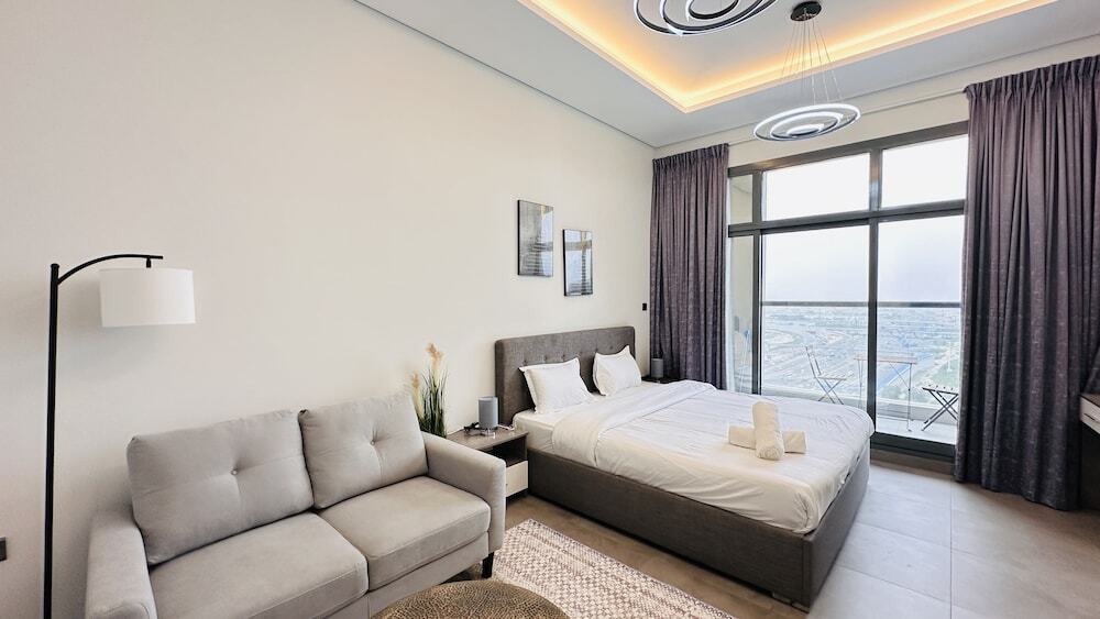 Дубай: Upscale Studio Apartment Palm View with Big Balcony Free Parking by Belvilla