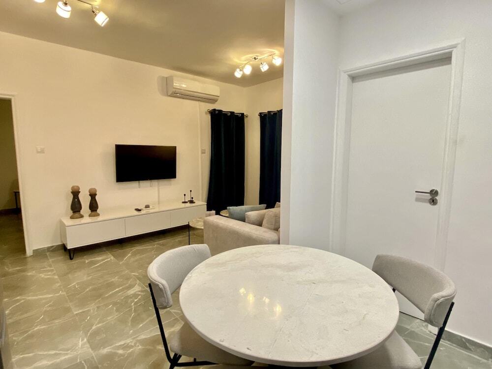 Агиос Тихонас: White Arches Sea View Apt No 2