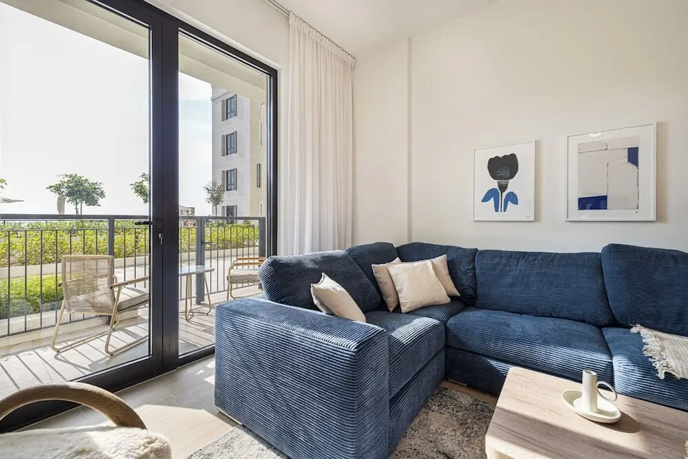 Дубай: Quiet Place 1BR La Rive 2 Jumeirah