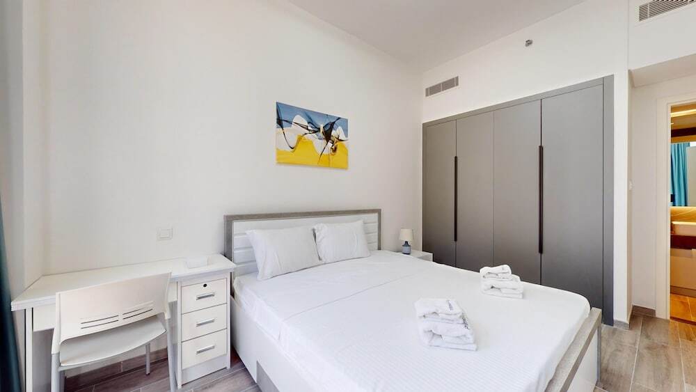 Primestay - 2BR Plus Maids Room -midtown — фото 1