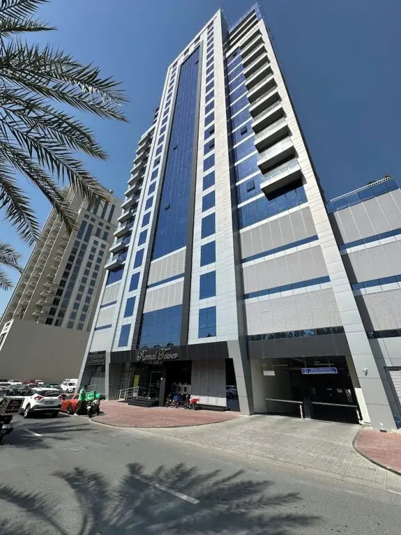 Luxurious and Spacious one Bedroom Apartment in the Heart of Dubai — фото 1