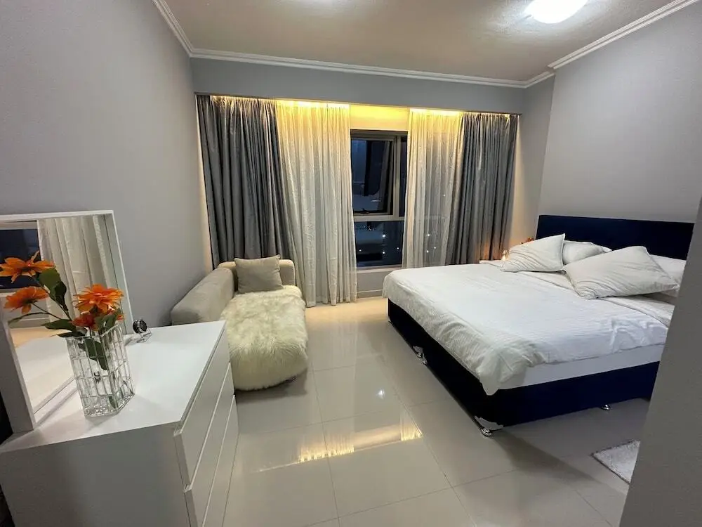 Дубай: Luxurious and Spacious one Bedroom Apartment in the Heart of Dubai