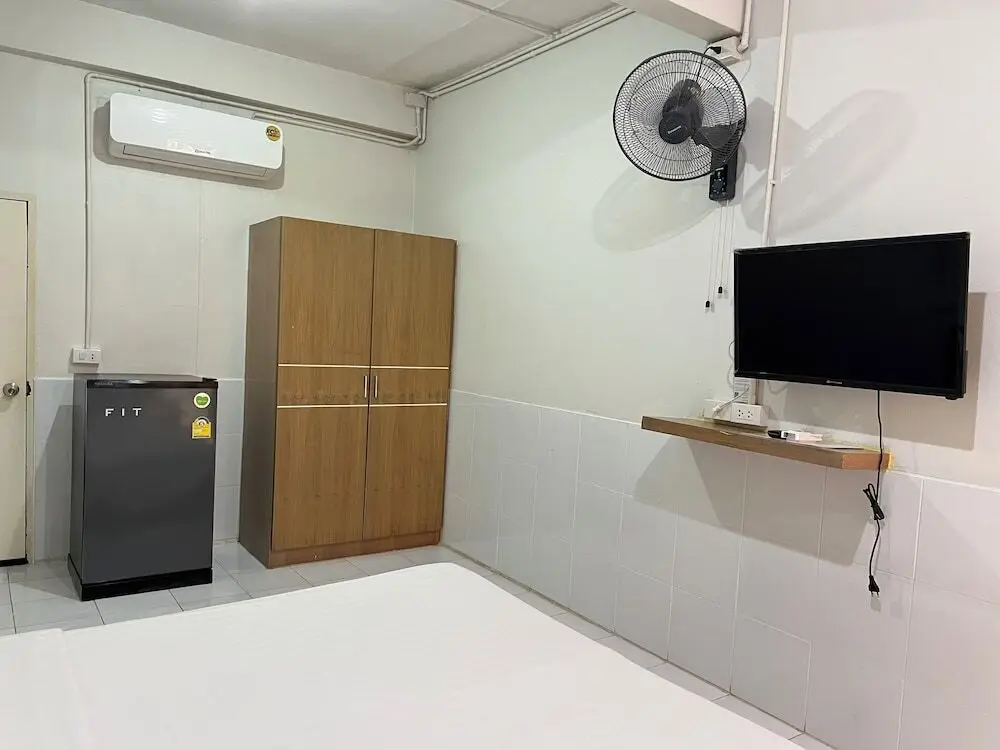 Бангкок: Ze Residence Rarm Intra