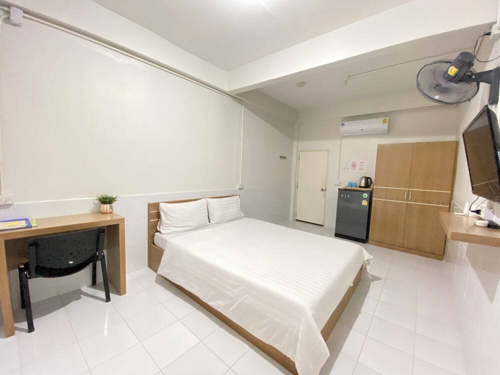 Бангкок: Ze Residence Rarm Intra