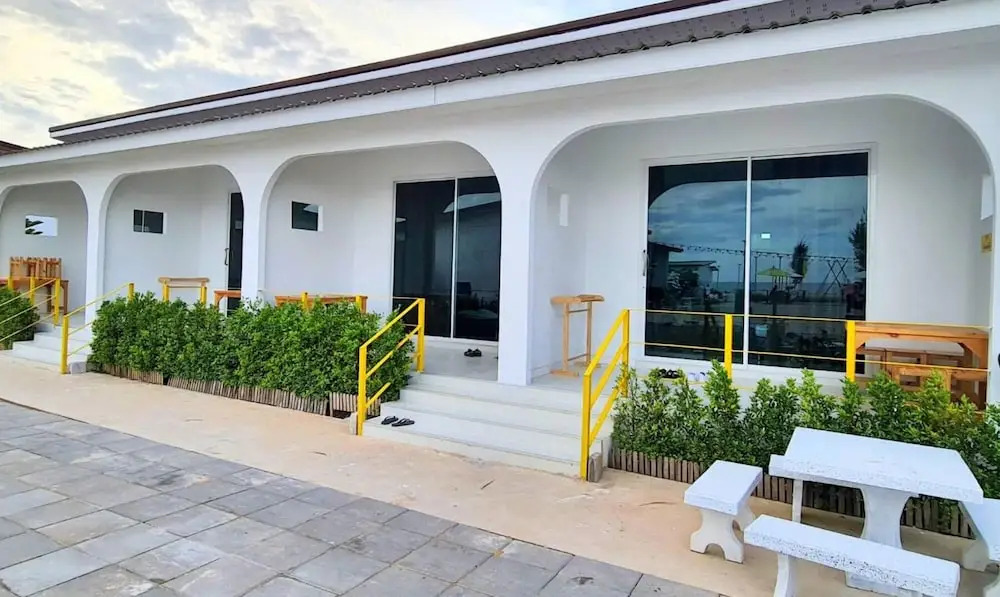 The Toy Beach Resort — фото 1