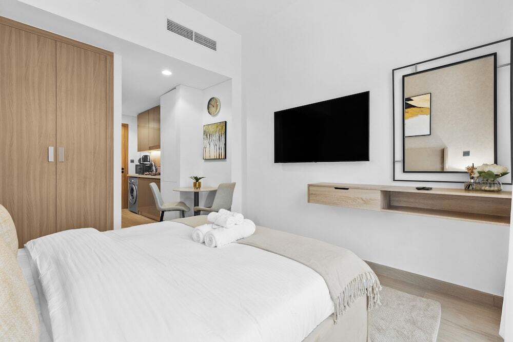 Дубай: Waves - Azizi Riviera Building 25 Cozy Studio With Balcony
