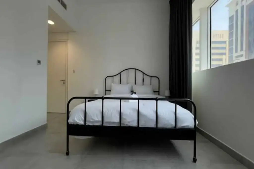 Абу-Даби: Cozy 1 BHK Furnished Apartment in Palette Tower in Tourist Club Area
