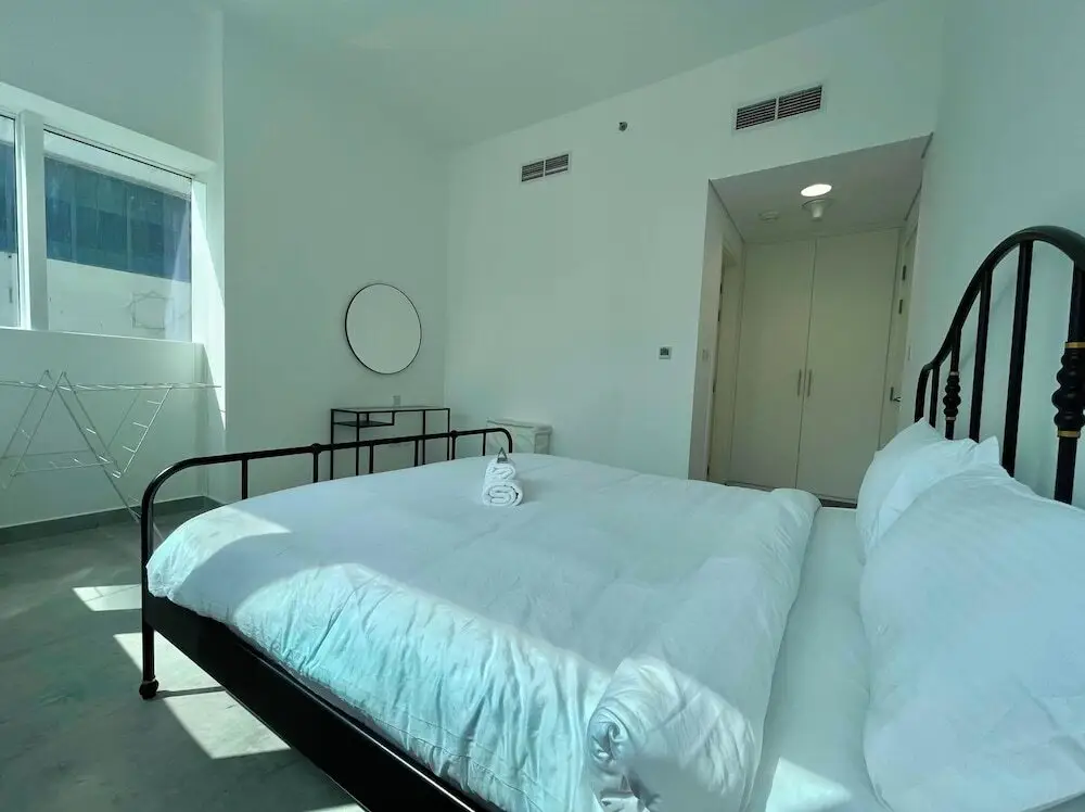 Абу-Даби: Cozy 1 BHK Furnished Apartment in Palette Tower in Tourist Club Area