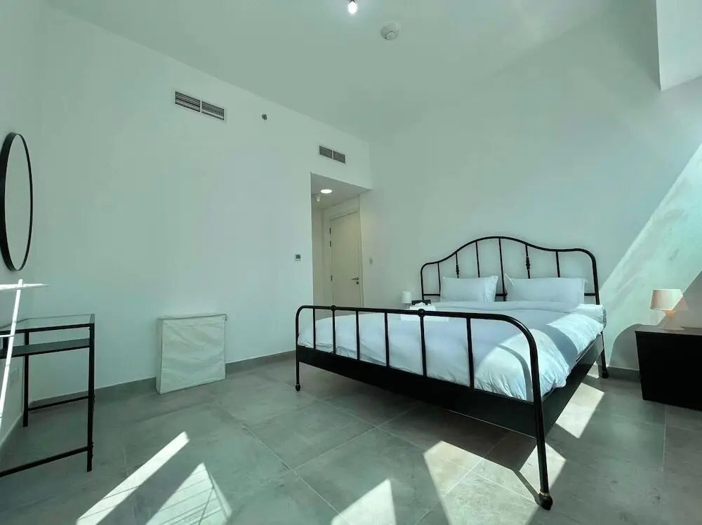 Абу-Даби: Cozy 1 BHK Furnished Apartment in Palette Tower in Tourist Club Area