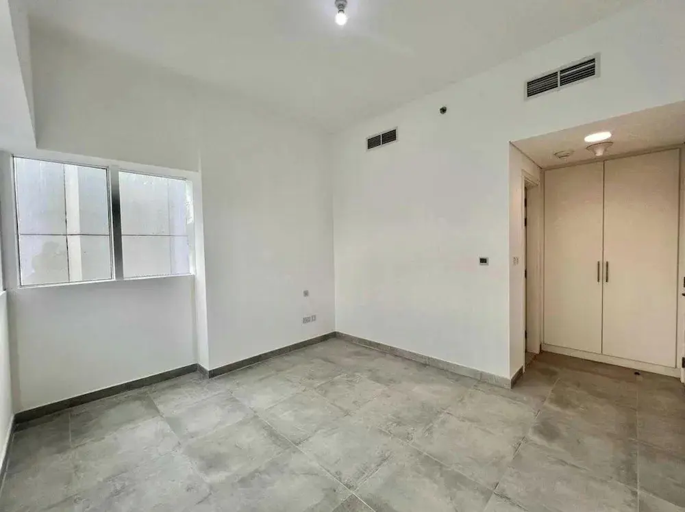 Абу-Даби: Cozy 1 BHK Apartment in Palette Tower in Tourist Club Area