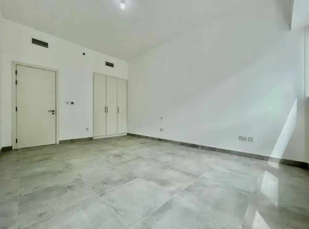 Абу-Даби: Cozy 1 BHK Apartment in Palette Tower in Tourist Club Area