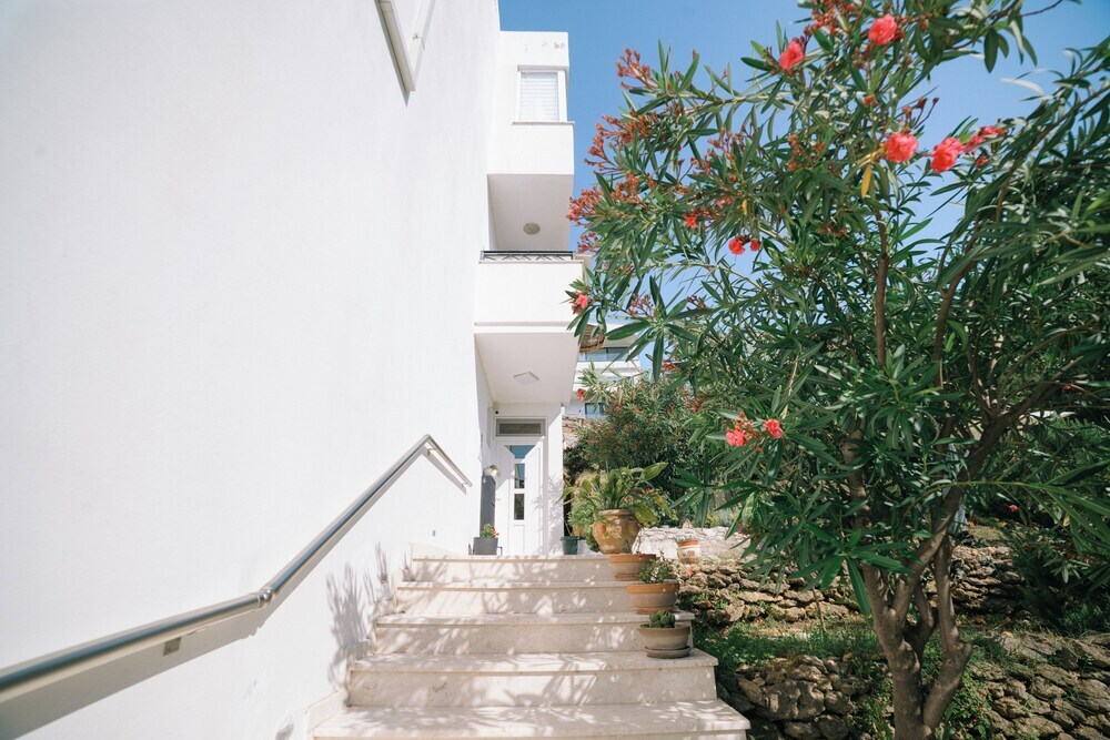 Deluxe Studio Apartment with Sea view — фото 1