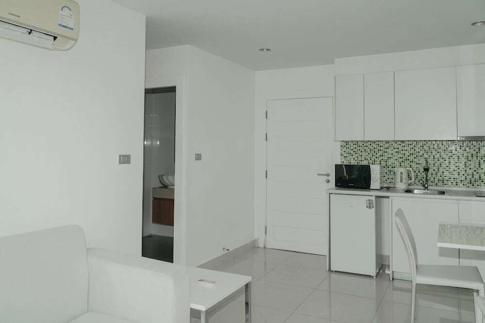 Паттайя: Amazon Apartments by Apartwell