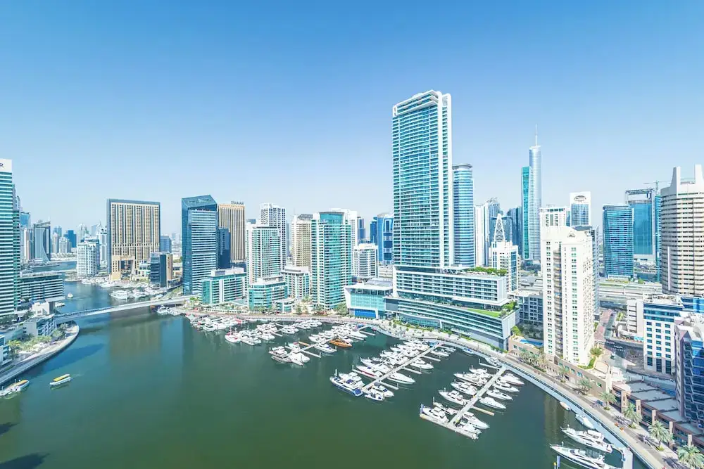 SuperHost - Exclusive 25th Floor Retreat with Marina Views — фото 1
