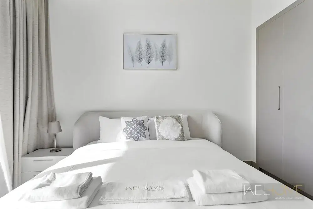 Дубай: WelHome - Charming Apt With City Lights in Sobha Waves