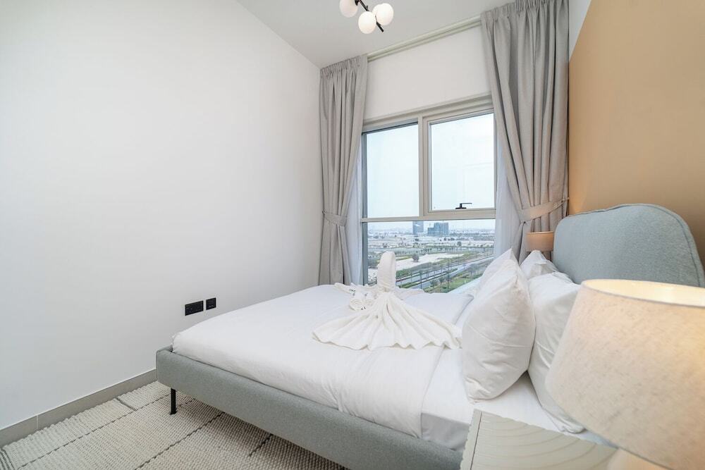 Дубай: Cozy 2BD Work in Style Dubai Hills