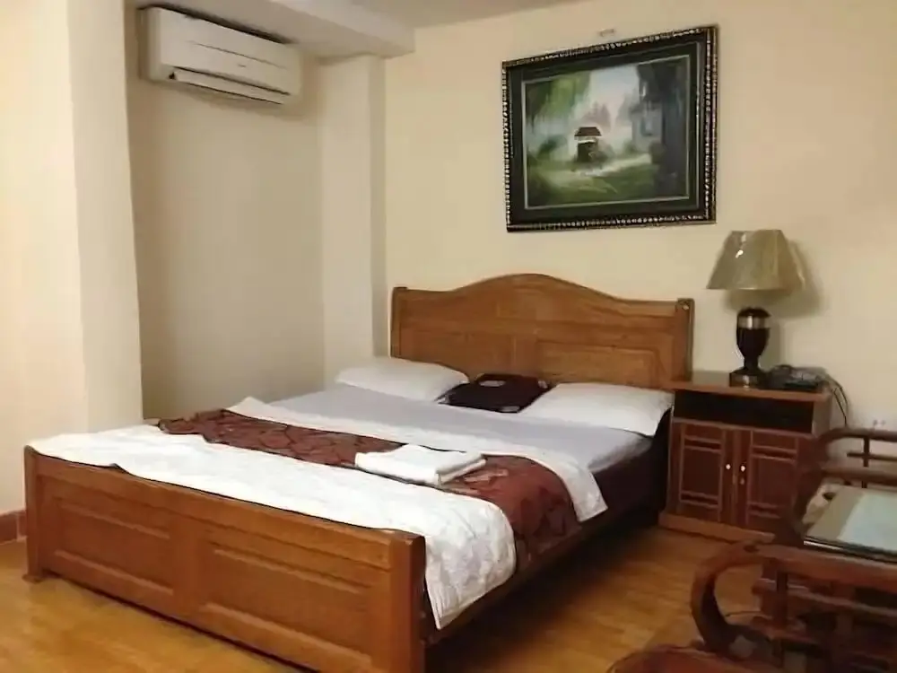 Ханой: Hoang Gia Hotel 150 Nghi Tam HN-BayLux