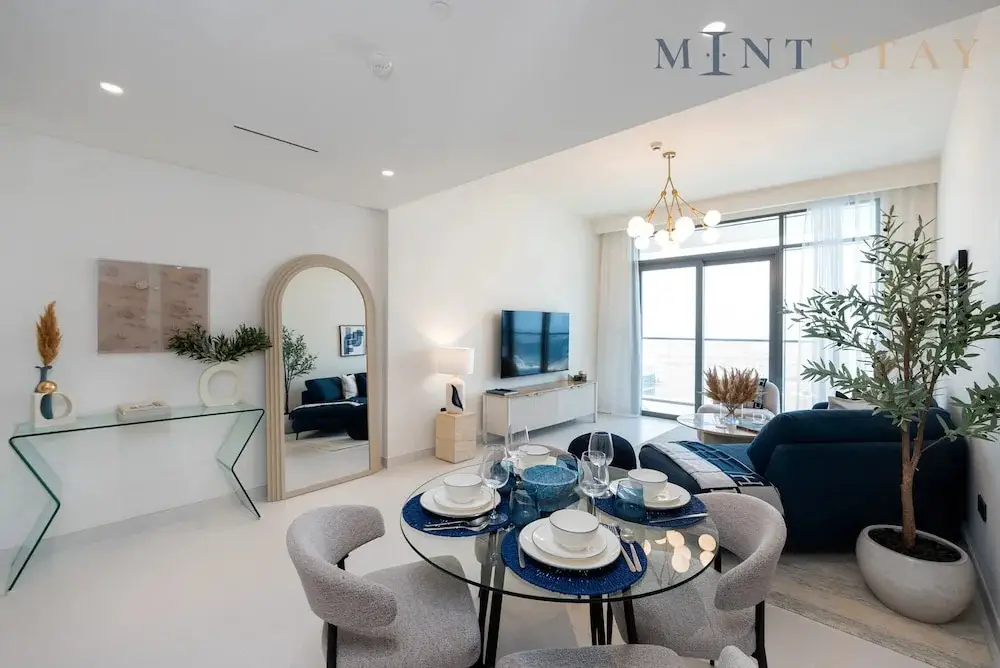 Дубай: Serene 1BR w Private Palm View Balcony