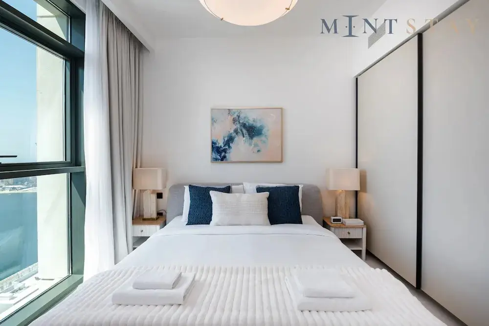 Дубай: Serene 1BR w Private Palm View Balcony
