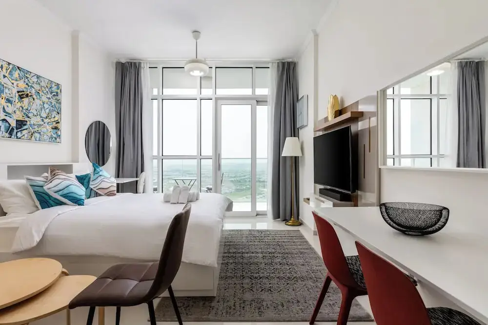 Дубай: Waves - Elegant 28th Floor Studio in Carson A, Damac Hills
