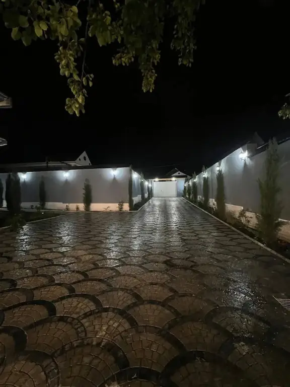 Cozy House With Swimming Pool Near City Center — фото 1