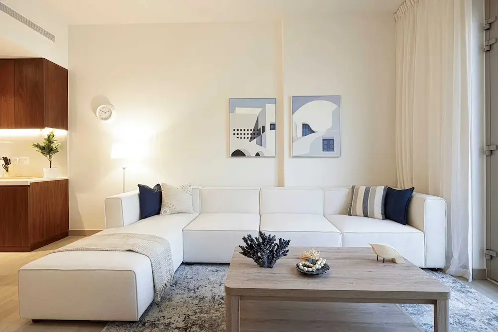 Дубай: Luxury 1BR La Rive 2