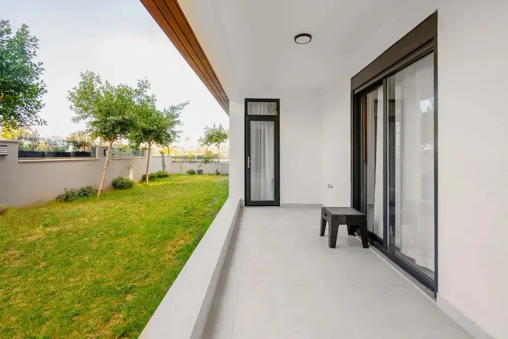 Анталья: Modern Flat w Patio and Garden 5 min to Lara Beach