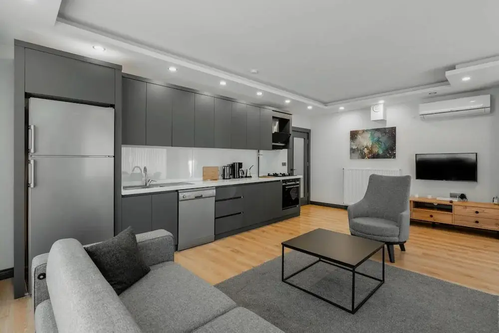 Анталья: Modern Flat w Patio and Garden 5 min to Lara Beach