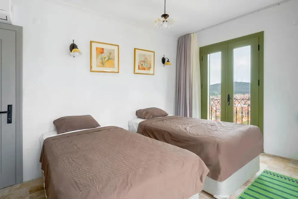 Айвалык: Rustic House With View Balcony in Ayvalik