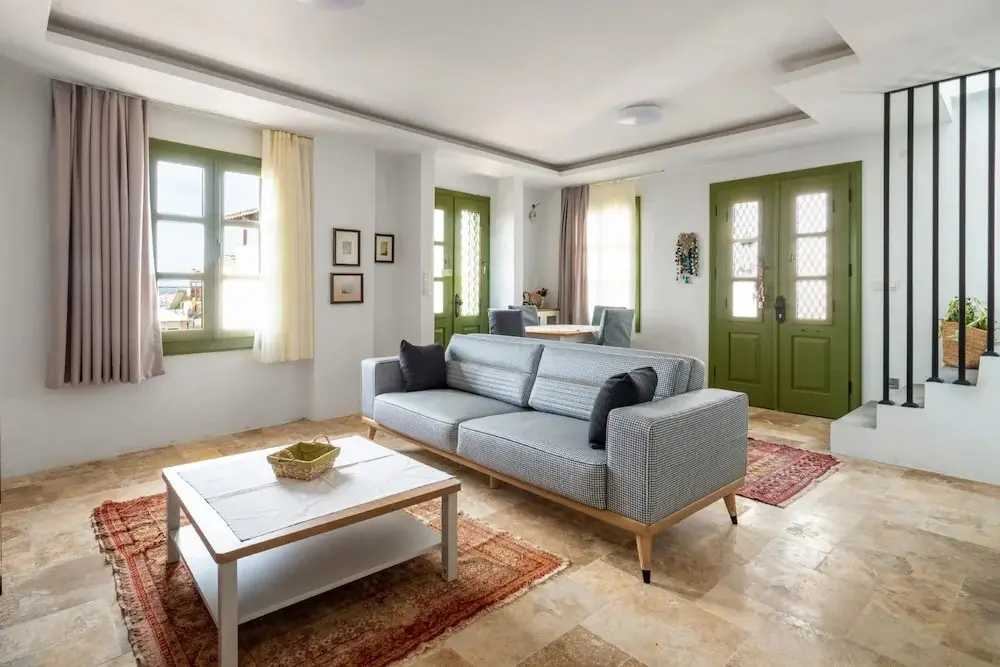 Айвалык: Rustic House With View Balcony in Ayvalik