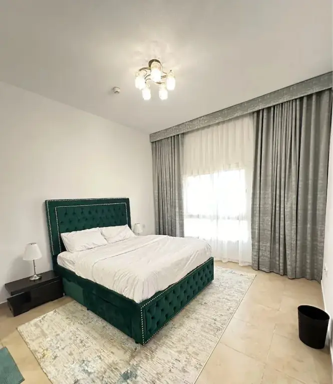 Дубай: 2-Bedroom Holiday Home Remraam Community