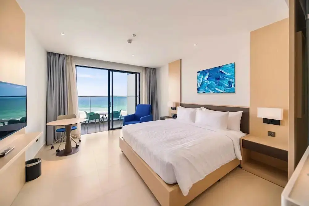 Камрань: Arena Cam Ranh Beachfront Condotel