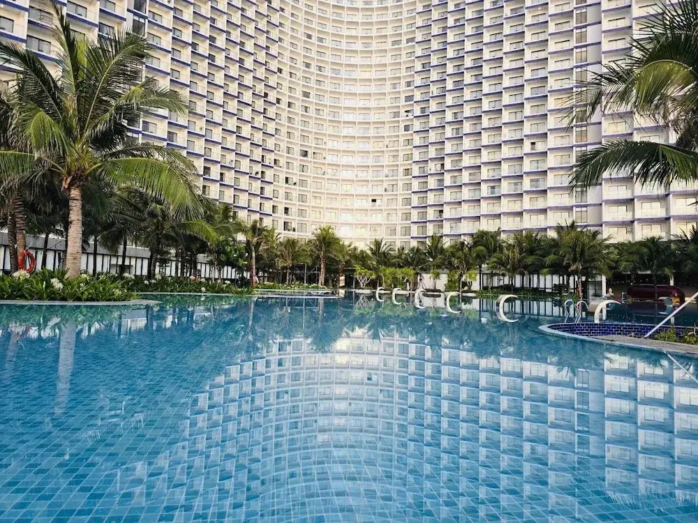 Камрань: Arena Cam Ranh Beachfront Condotel