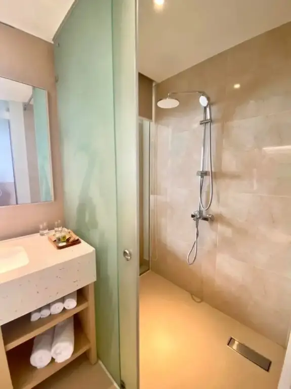 Камрань: Arena Cam Ranh Beachfront Condotel