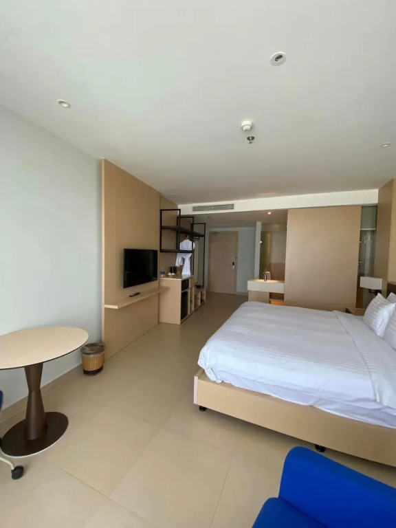 Камрань: Arena Cam Ranh Beachfront Condotel