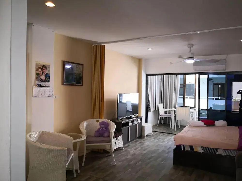 Паттайя: Room in Apartment - Jomtien Hill Resort Pratamnak 315