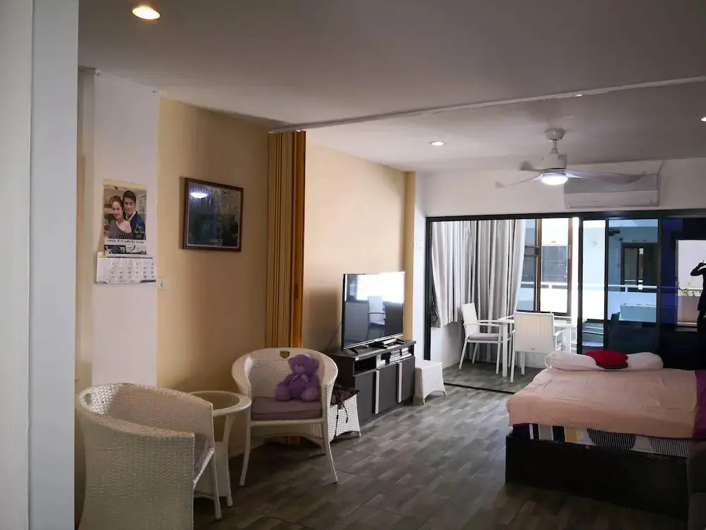 Паттайя: Room in Apartment - Jomtien Hill Resort Pratamnak 315