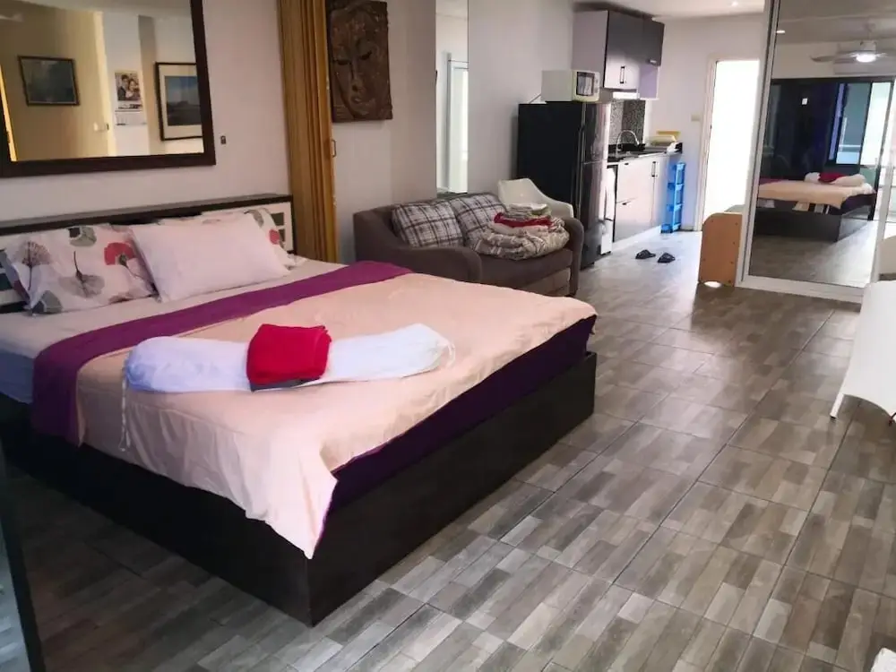Паттайя: Room in Apartment - Jomtien Hill Resort Pratamnak 315