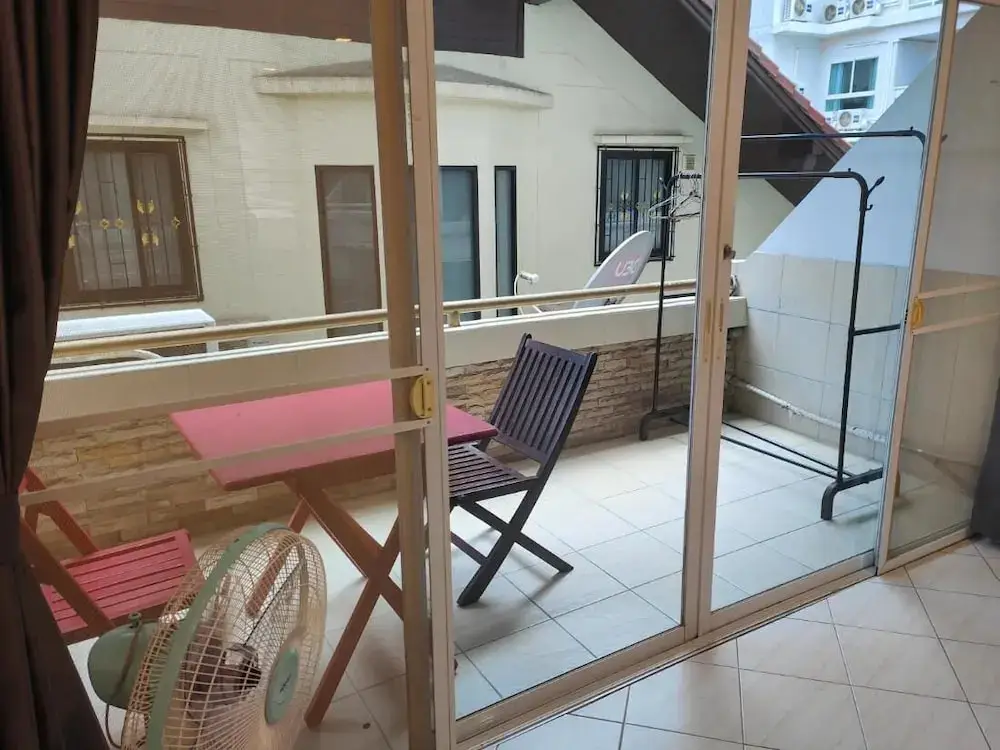 Паттайя: Room in Apartment - Jomtien Hill Resort Pratamnak 105