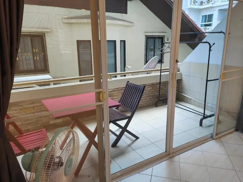 Паттайя: Room in Apartment - Jomtien Hill Resort Pratamnak 105