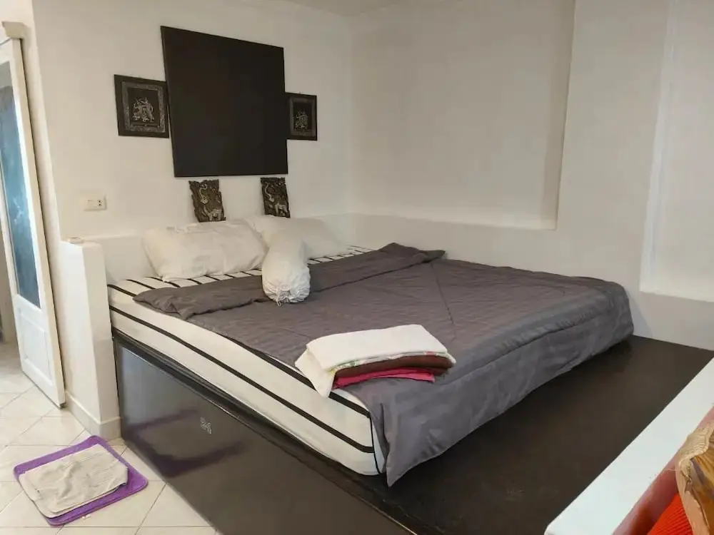 Паттайя: Room in Apartment - Jomtien Hill Resort Pratamnak 105