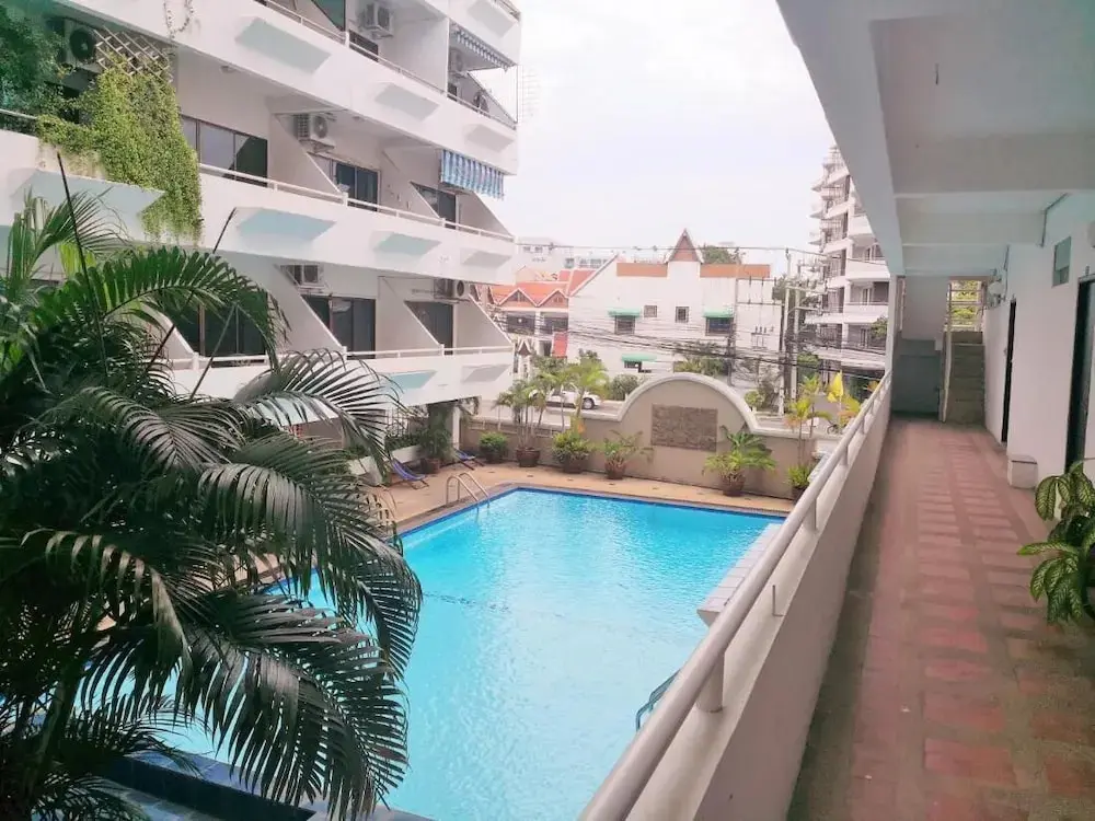 Паттайя: Room in Apartment - Jomtien Hill Resort Pratamnak 105