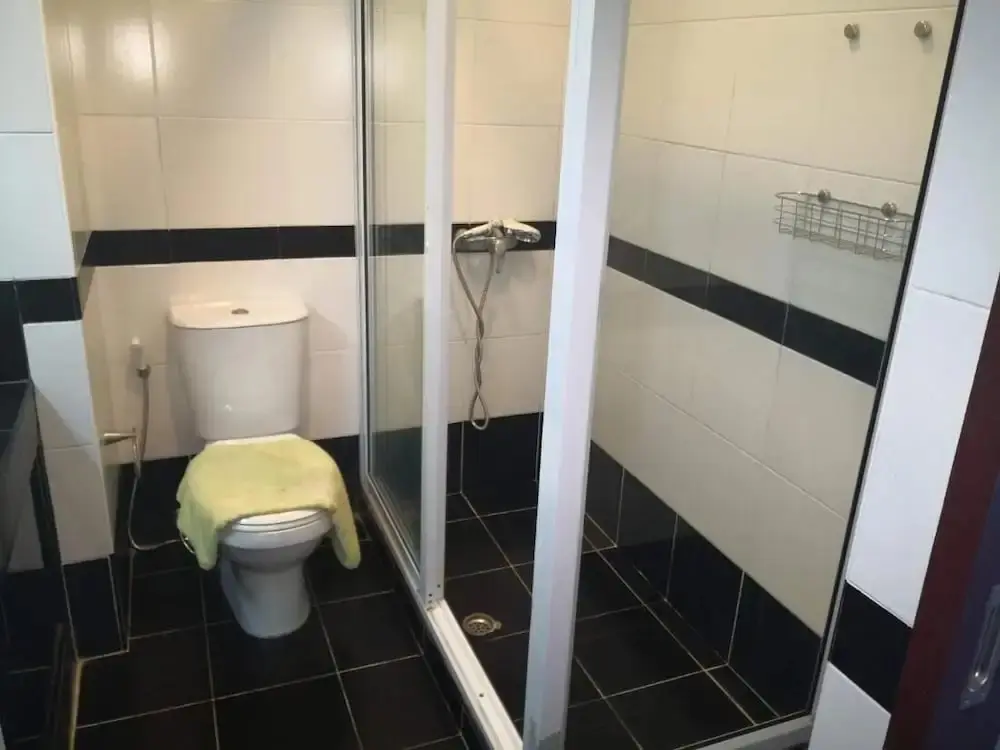 Паттайя: Room in Apartment - Jomtien Hill Resort Pratamnak 107