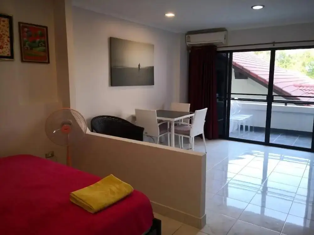 Паттайя: Room in Apartment - Jomtien Hill Resort Pratamnak 107