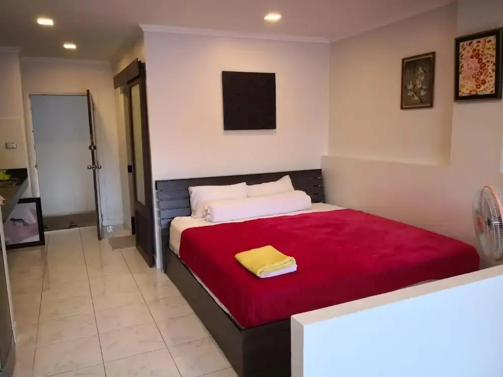 Паттайя: Room in Apartment - Jomtien Hill Resort Pratamnak 107