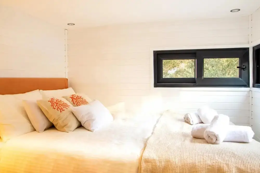 Карабурун: Tiny House Framed by Nature Near Sea in Karaburun