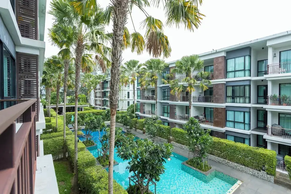 100mBeachfront gym Swimming Pools c100 — фото 1